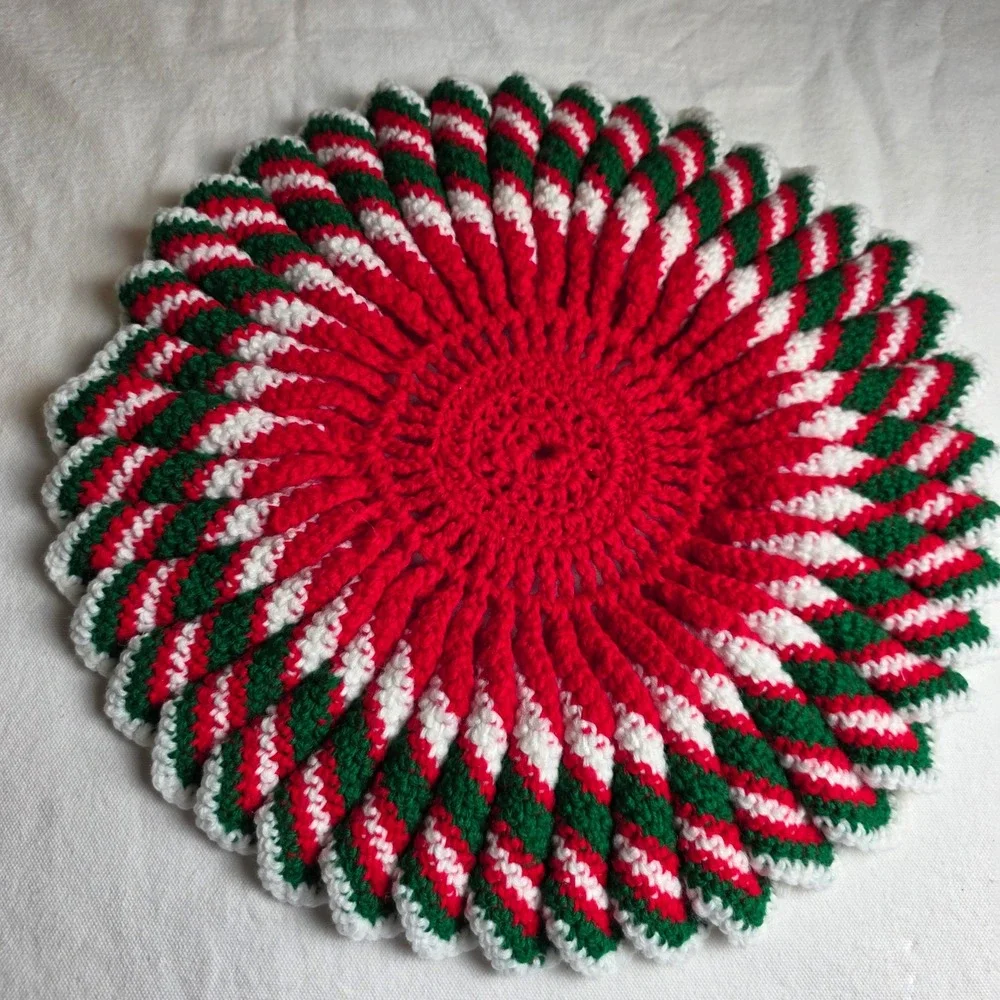 Vintage Handmade Crochet Swirl Centerpiece Christmas Holiday Red Green White